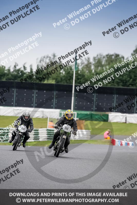 Vintage motorcycle club;eventdigitalimages;mallory park;mallory park trackday photographs;no limits trackdays;peter wileman photography;trackday digital images;trackday photos;vmcc festival 1000 bikes photographs